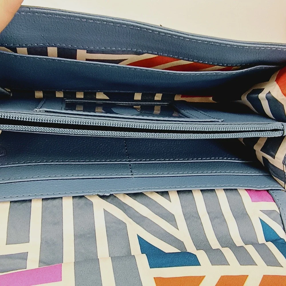 Vera Bradley Trifold Wallet Audrey Painted Medallions Blue Canvas Fabric
